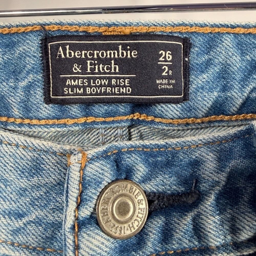 Abercrombie & Fitch Ames Low Rise Slim Boyfriend Distressed Jean in Blue Size 26 - Picture 5 of 8